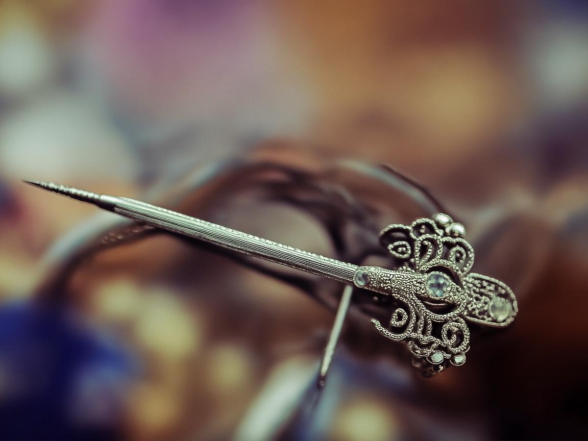 胸针针体竟与牙科有着奇妙联系